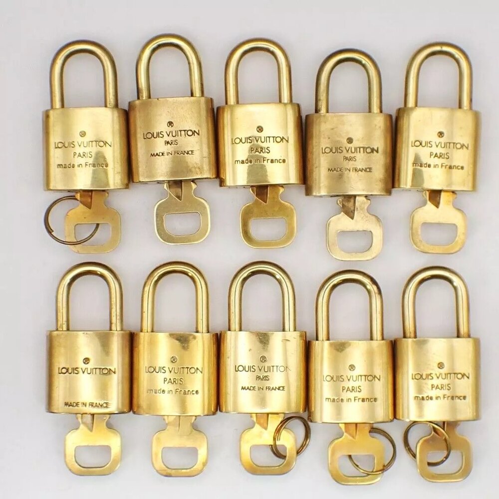 LOUIS VUITTON LV 10 Set Padlock Key Bag Charm Cadena Gold Plated France 6